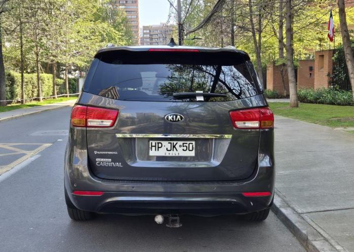KIA GRAND CARNIVAL 3.3 EX 2016
