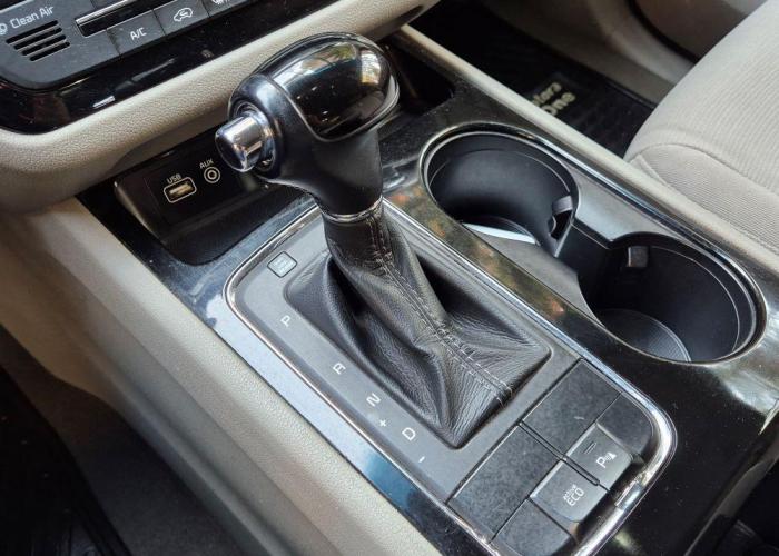 KIA GRAND CARNIVAL 3.3 EX 2016