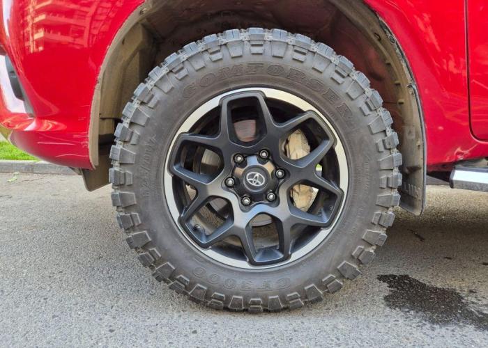 TOYOTA HILUX 2.4 4x4 DX 