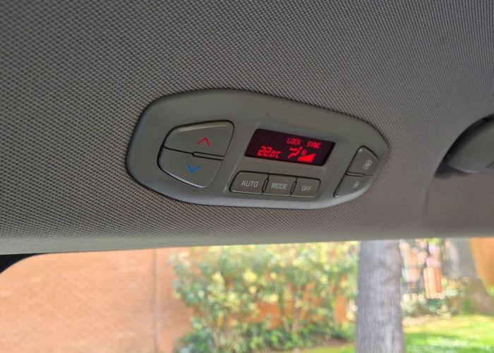 KIA GRAND CARNIVAL 3.3 EX 2016