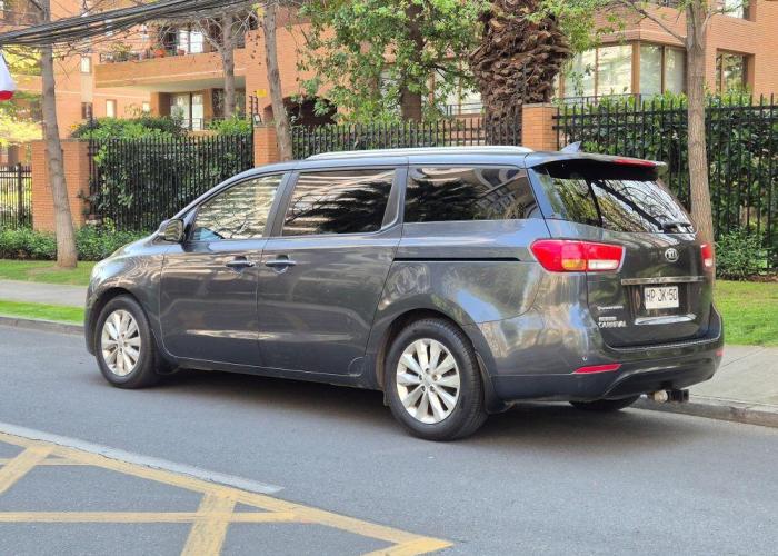 KIA GRAND CARNIVAL 3.3 EX 2016