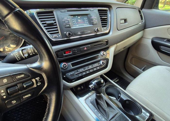 KIA GRAND CARNIVAL 3.3 EX 2016
