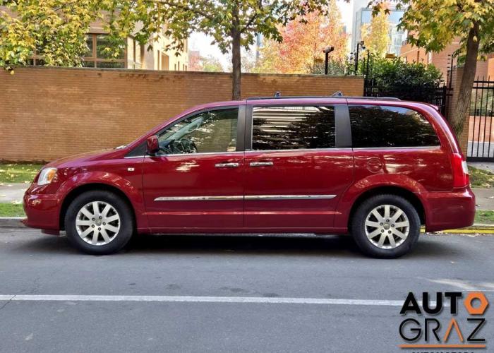CHRYSLER TOWN & COUNTRY 2014