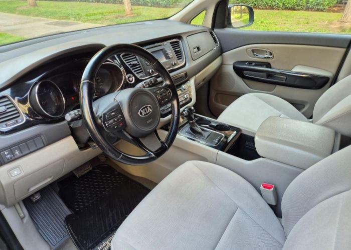 KIA GRAND CARNIVAL 3.3 EX 2016