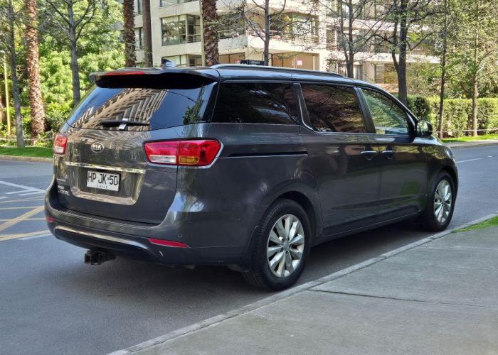 KIA GRAND CARNIVAL 3.3 EX 2016