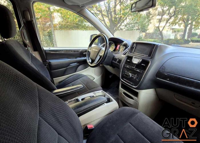 CHRYSLER TOWN & COUNTRY 2014
