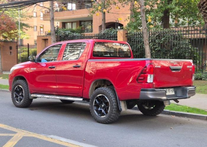 TOYOTA HILUX 2.4 4x4 DX 
