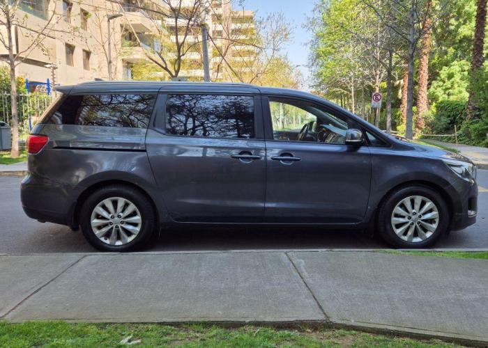KIA GRAND CARNIVAL 3.3 EX 2016