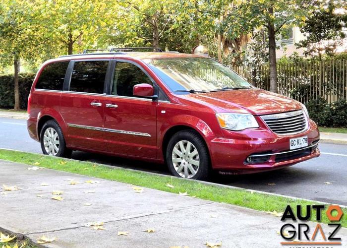 CHRYSLER TOWN & COUNTRY 2014
