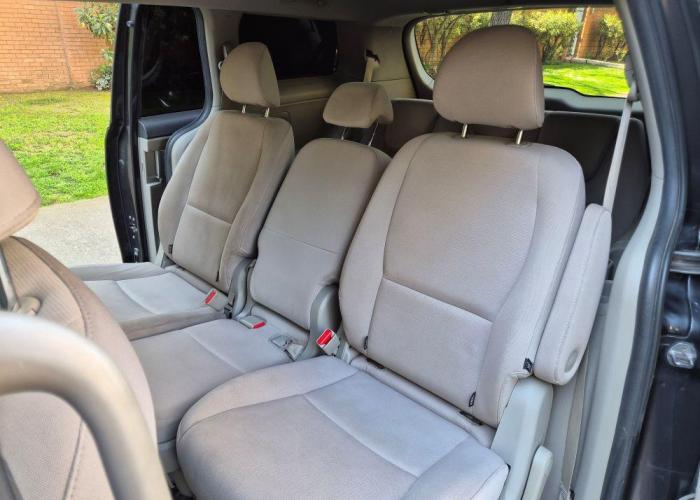 KIA GRAND CARNIVAL 3.3 EX 2016