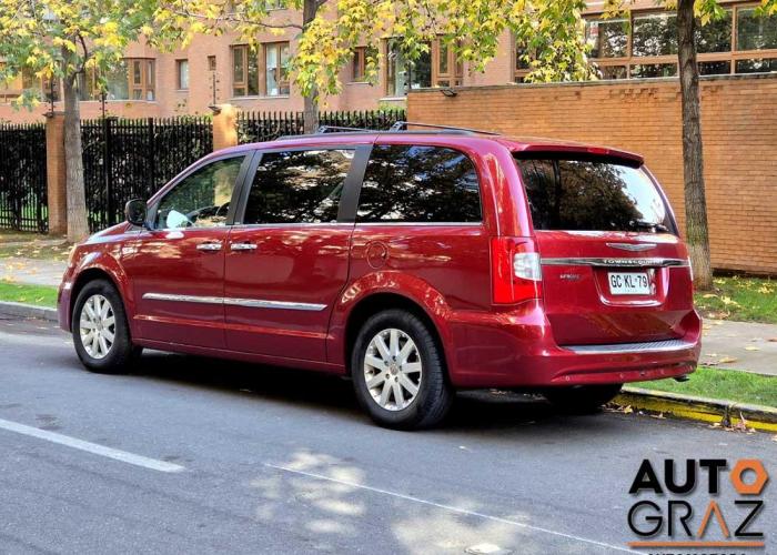 CHRYSLER TOWN & COUNTRY 2014