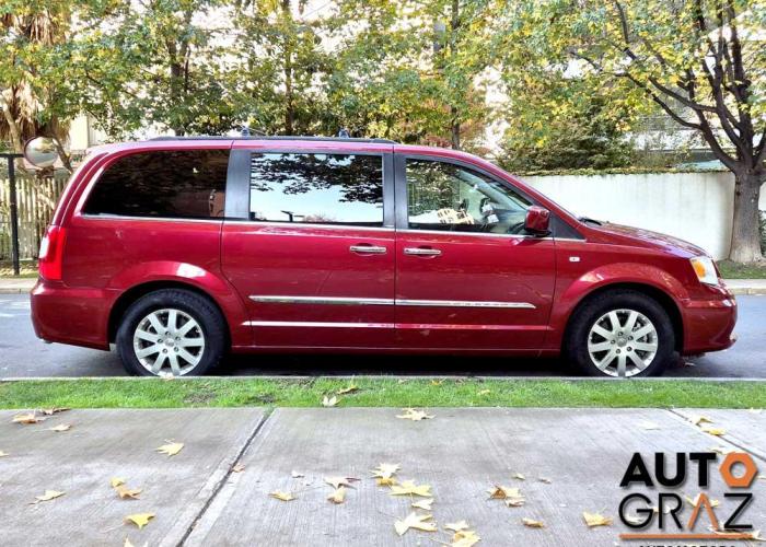 CHRYSLER TOWN & COUNTRY 2014
