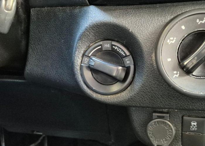TOYOTA HILUX 2.4 4x4 DX 