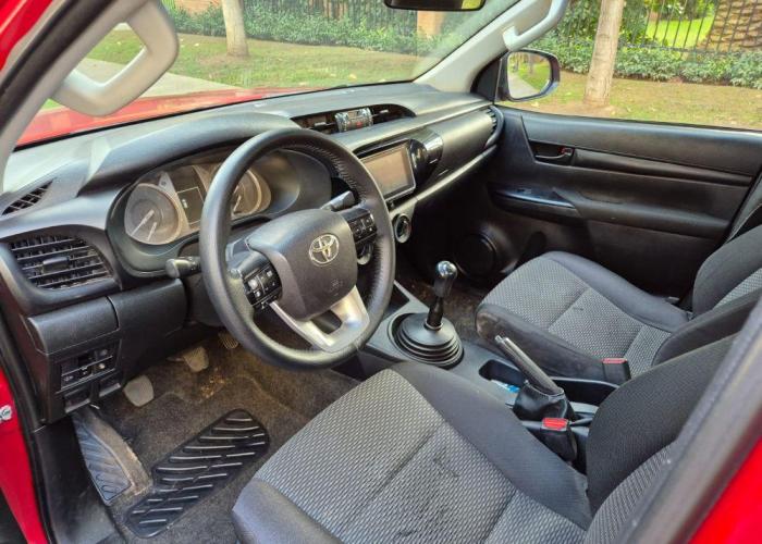TOYOTA HILUX 2.4 4x4 DX 