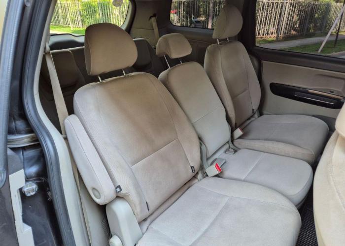 KIA GRAND CARNIVAL 3.3 EX 2016