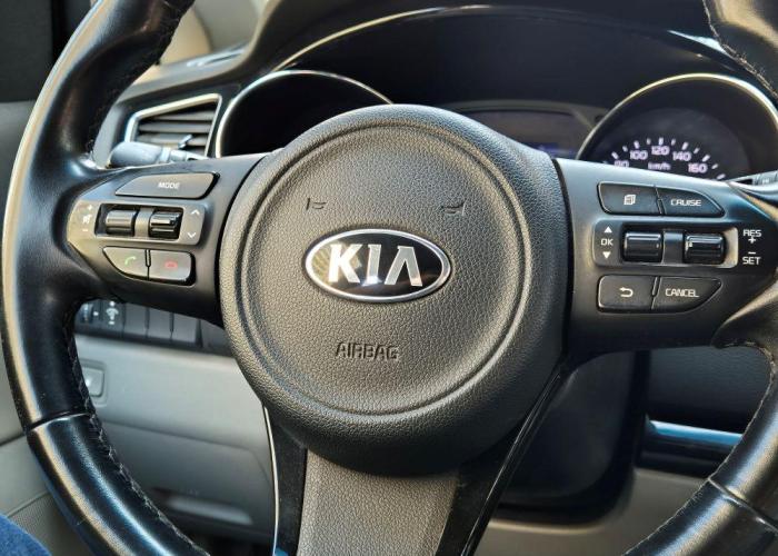KIA GRAND CARNIVAL 3.3 EX 2016