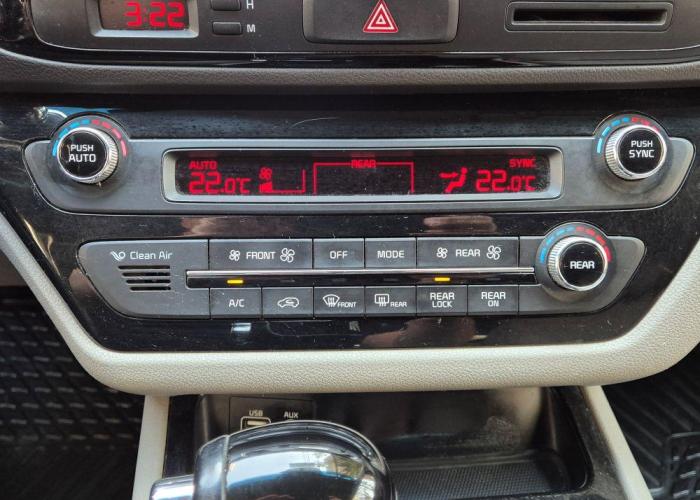 KIA GRAND CARNIVAL 3.3 EX 2016