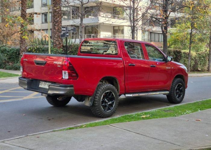 TOYOTA HILUX 2.4 4x4 DX 