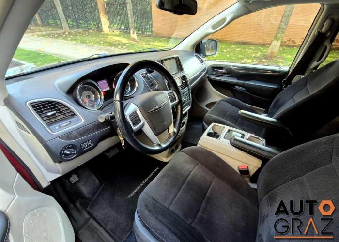 CHRYSLER TOWN & COUNTRY 2014